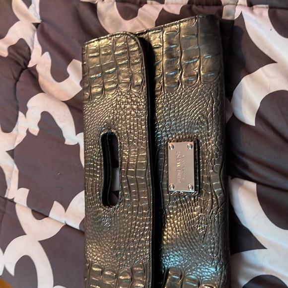 𝅺nine West Faux Snakeskin Oversized Clutch in Green - Picture 1 of 5